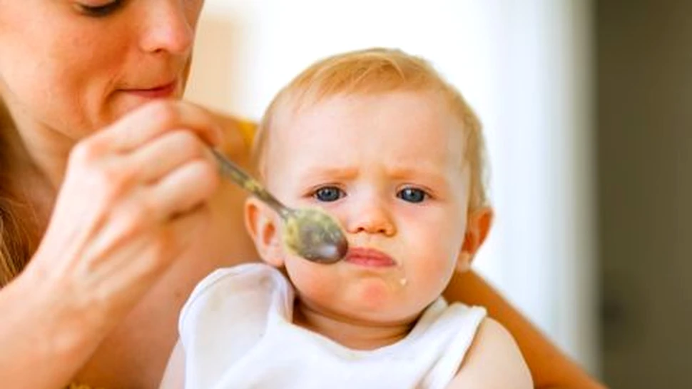 O mamă vegană şi-a hrănit bebeluşul de 11 luni doar cu nuci şi fructe. Când a aflat, tatăl copilului a luat o decizie radicală