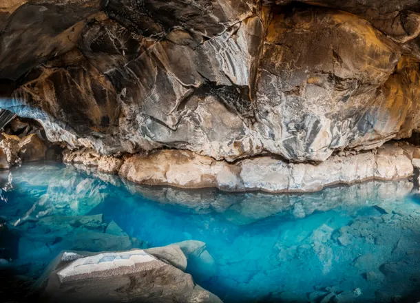 Un rezervor uriaș de apă a fost găsit ascuns adânc sub suprafața Pământului
