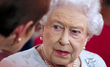 Artizanul Brexit-ului atacă familia regală: Meghan şi Harry, ”irelevanţi”, regina mamă, ”supraponderală”
