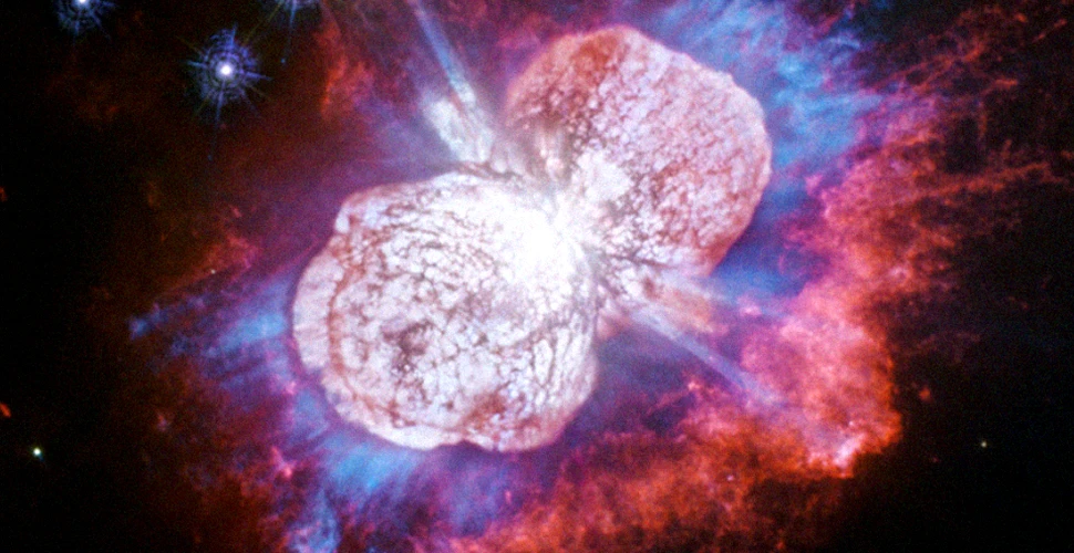 Explozia sistemului binar Eta Carinae, înregistrată de către telescopul Hubble