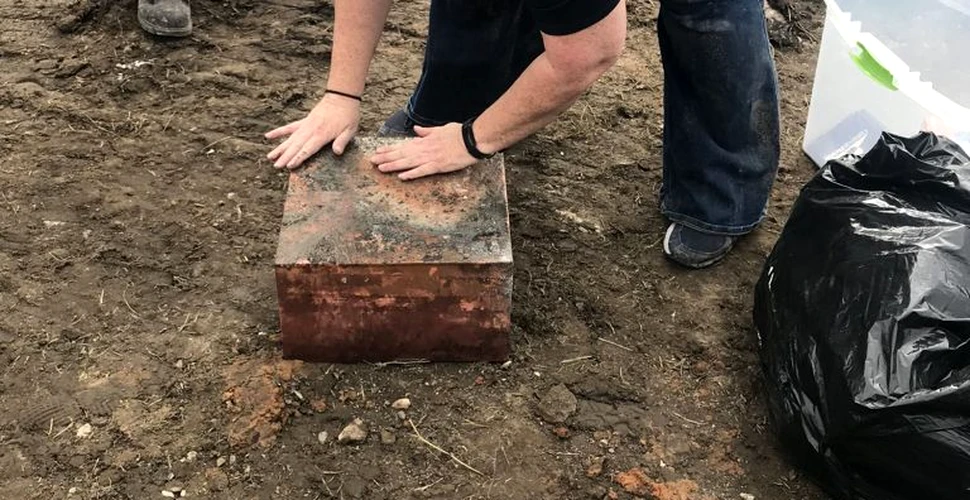 A doua capsulă a timpului găsită în fostul loc al statuii lui Robert E. Lee dintr-un stat american