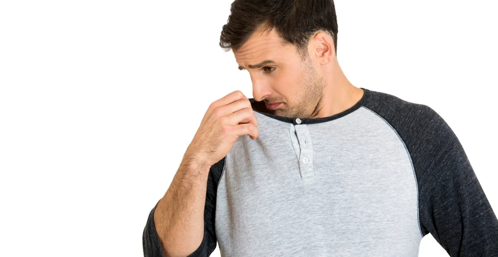De ce miros mai urât hainele din poliester decât cele din bumbac? Cercetătorii au acum explicaţia
