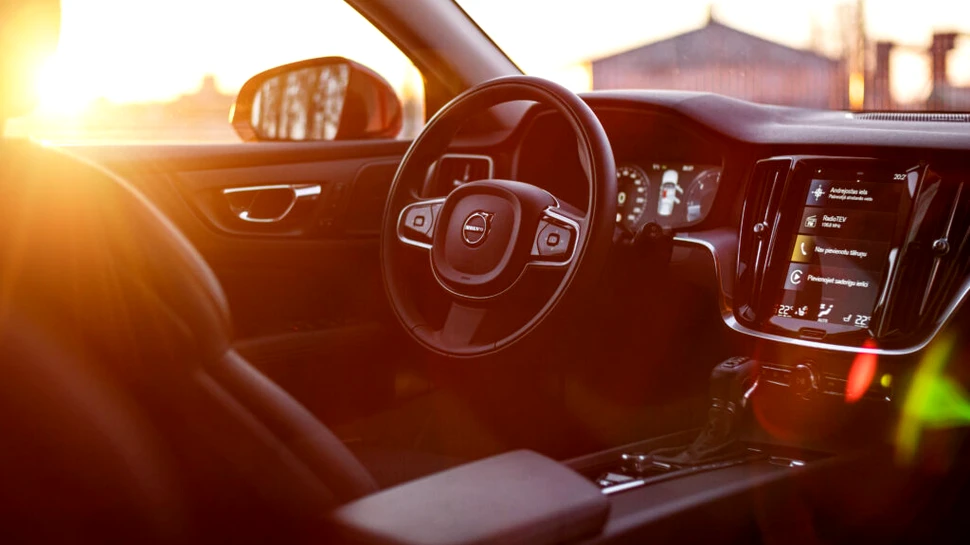 Primul producător auto care va integra asistentul AI de la Google în mașinile sale