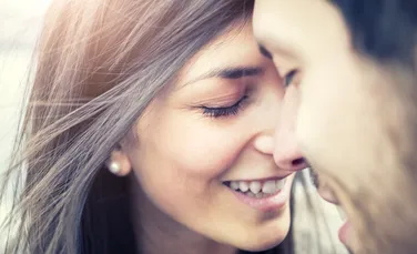 Cum poţi face pe cineva să se îndrăgostească de tine? Cercetătorii au aflat detaliile care contează
