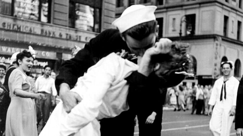 A murit protagonistul celui mai faimos sărut din istorie