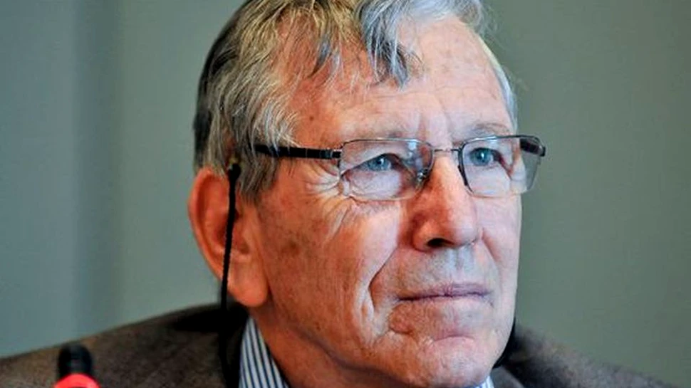Celebrul scriitor Amos Oz a murit