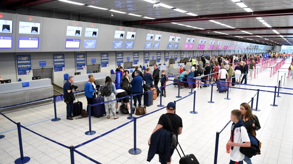 Cât de mult a scăzut prețul biletelor de avion în 2020