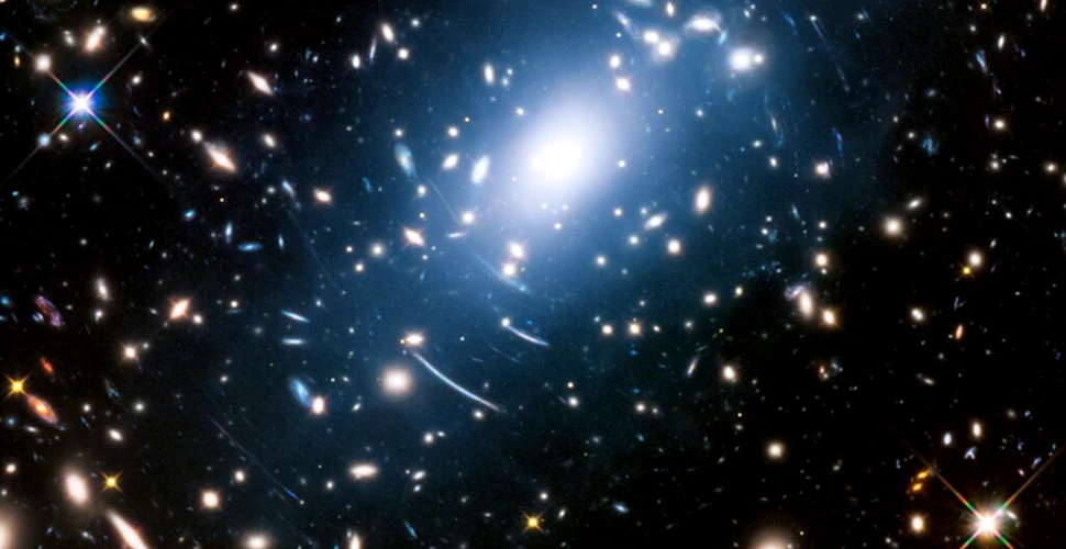 Astrofizicienii „cântăresc” roiurile de galaxii cu ajutorul Inteligenței Artificiale
