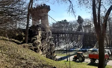 Celebrul pod suspendat din Parcul Romanescu, restaurat