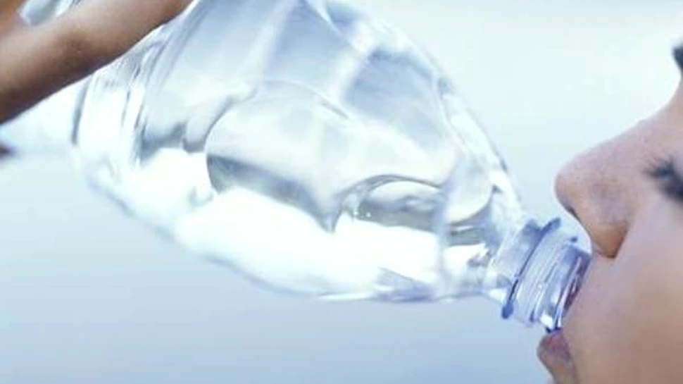 Beti din sticle de plastic? Mai ganditi-va…