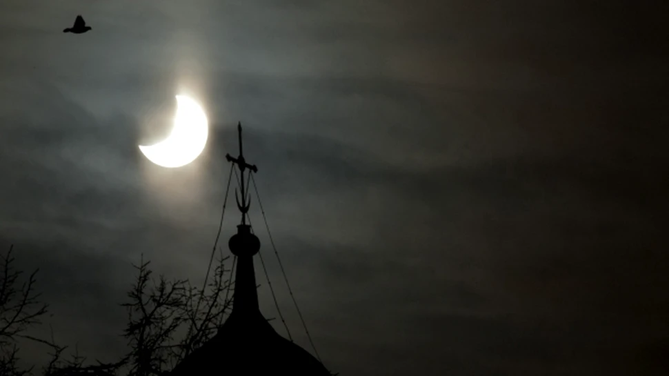 O eclipsă totală de Lună, vizibilă din România, va avea loc în această noapte