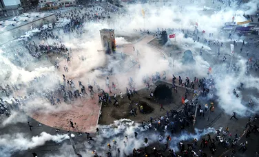 Fotografia zilei – Ultimele confruntări în Piaţa Taksim