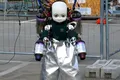 Cercetătorii italieni au construit un robot dotat cu jetpack și o față de păpușă de-a dreptul înfricoșătoare