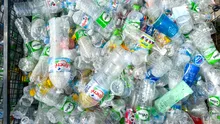 Un tânăr cercetător a reușit să producă benzină și motorină din plastic reciclat