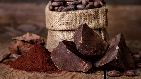 O substanță din ciocolata neagră ar putea încetini îmbătrânirea