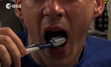 De ce ai nevoie de dinţi perfecţi pentru a putea deveni astronaut? (VIDEO)
