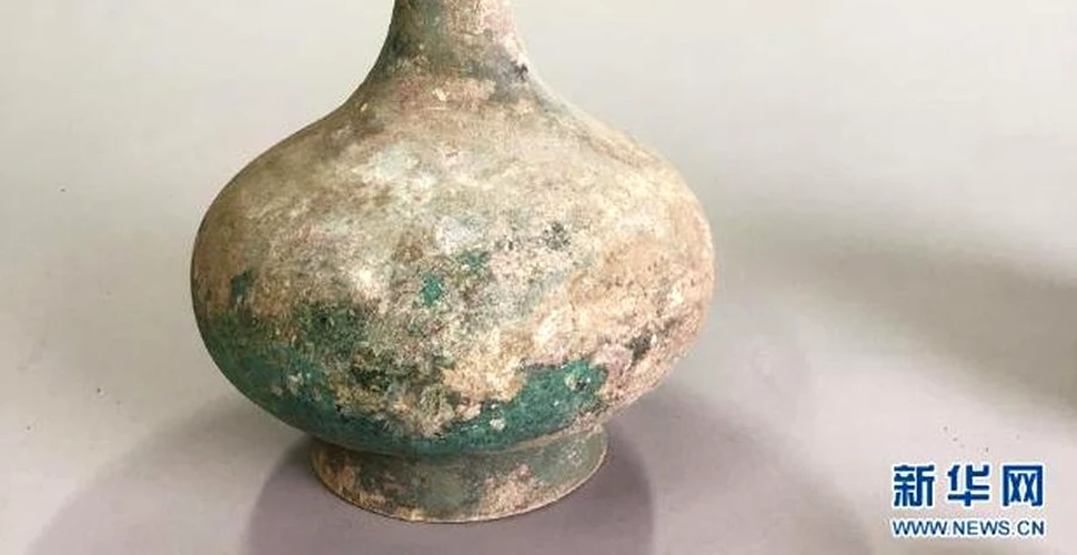 O lebădă din bronz plină cu un lichid misterios descoperită într-un mormânt din China