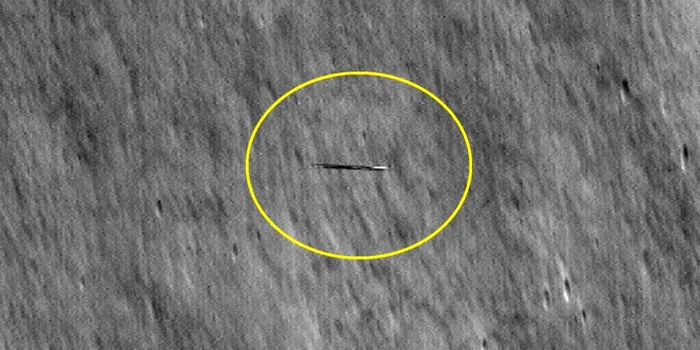 NASA a observat un obiect zburând în jurul Lunii