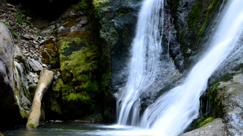 Descoperă cele mai spectaculoase cascade din România – GALERIE FOTO