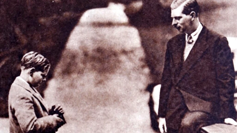 O revedere mai mult decât tensionată: Regele Carol al II-lea își vede fiul, Mihai, după cinci ani de exil