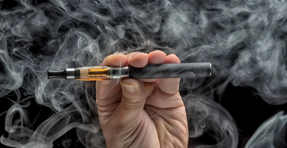 Ţigara electronică poate fi de 15 ori mai toxică decât ţigările clasice