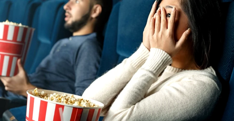 O companie vrea să plătească o persoană pentru a viziona 13 filme de groază. Suma pe care o va achita