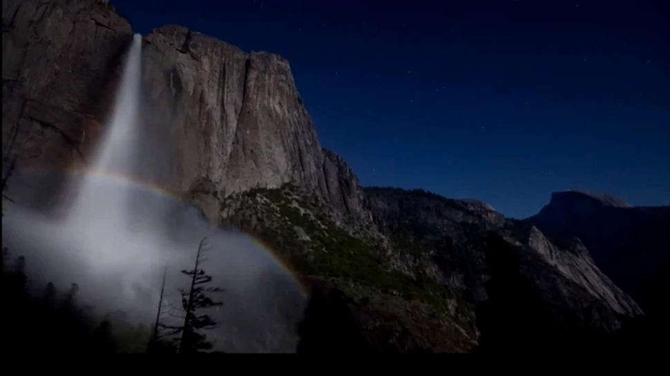 Un fenomen extrem de rar a fost surprins la Yosemite: un curcubeu nocturn! (VIDEO)