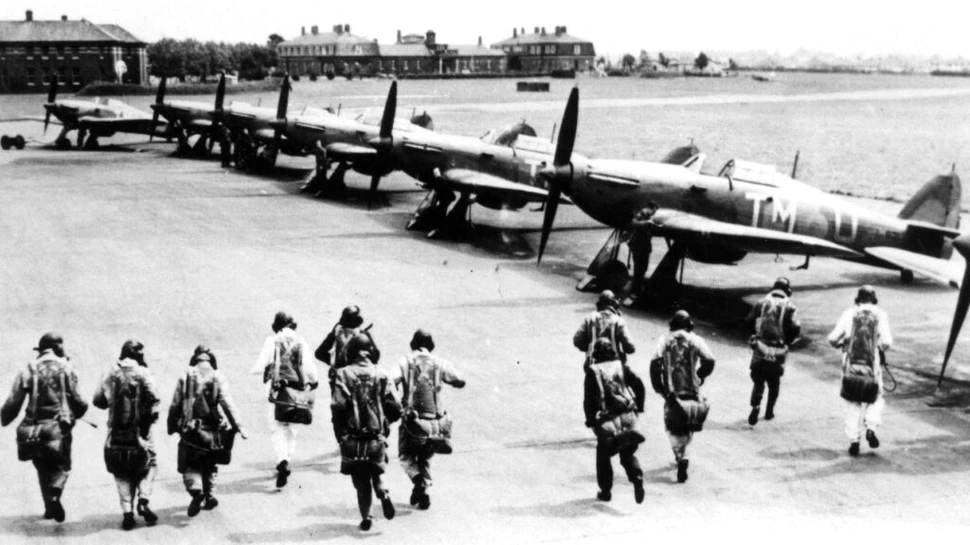 Winston Churchill: „Niciodată atât de mulți nu au datorat atât de mult celor puțini”