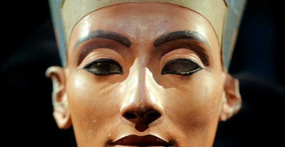 Nefertiti, „frumoasa care, iată, vine”