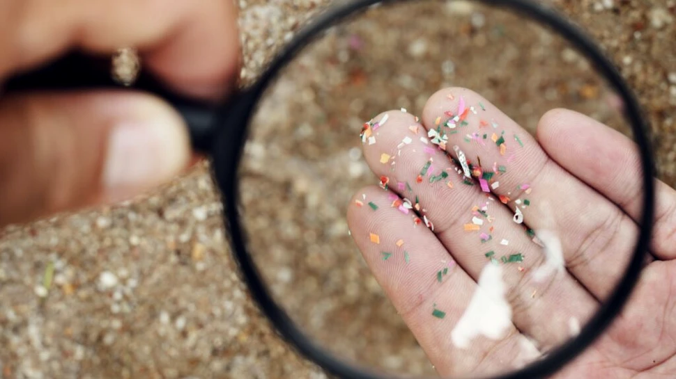 Microplasticele ajung întotdeauna în râurile din apropierea comunităților umane