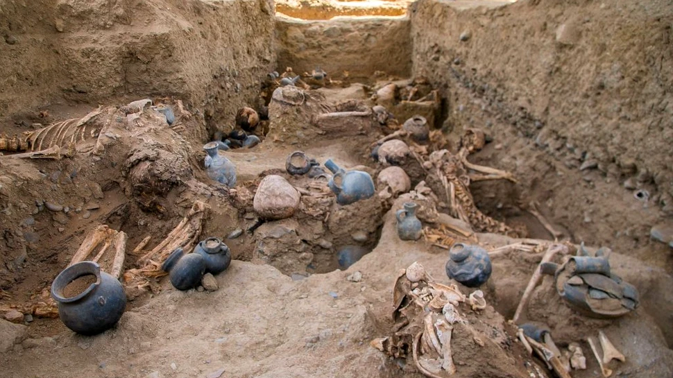 O groapă comună cu rămășițele a 25 de femei și copii, descoperită în nordul Peru
