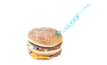 Primul burger „in vitro” a fost servit: ce verdict au dat degustătorii? (VIDEO)