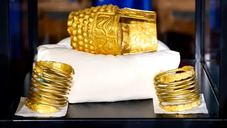 Coiful de la Coțofenești și brățările dacice, predate oficial autorităților din România