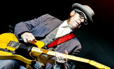 Elvis Costello, geniul rebel al muzicii rock. „Vocația mea supremă în viață este să fiu enervant”