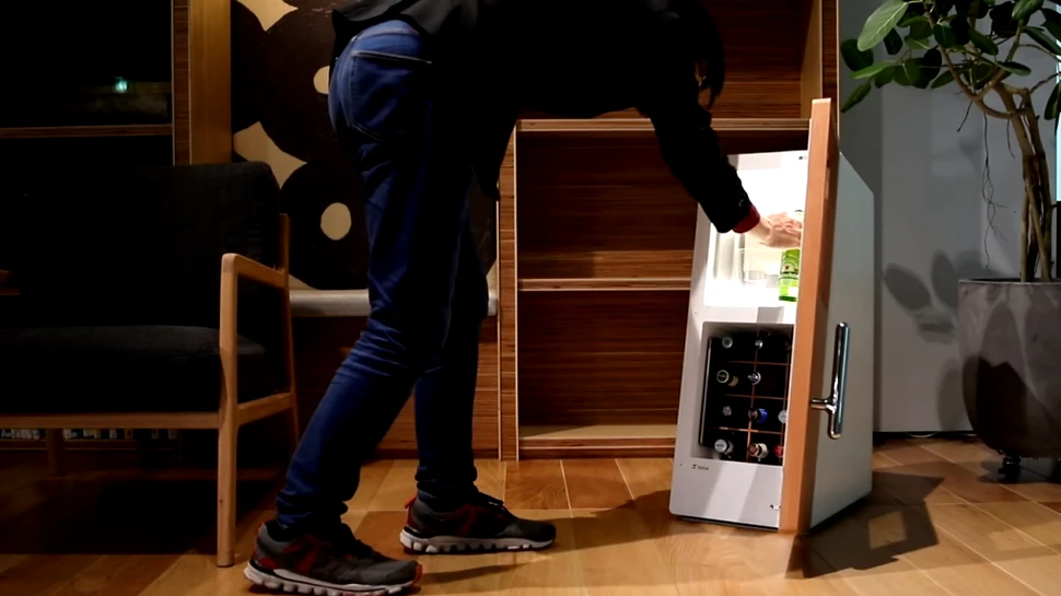Frigiderul inteligent care poate deveni ”cel mai bun prieten al omului”, fiind capabil să comande bere – VIDEO