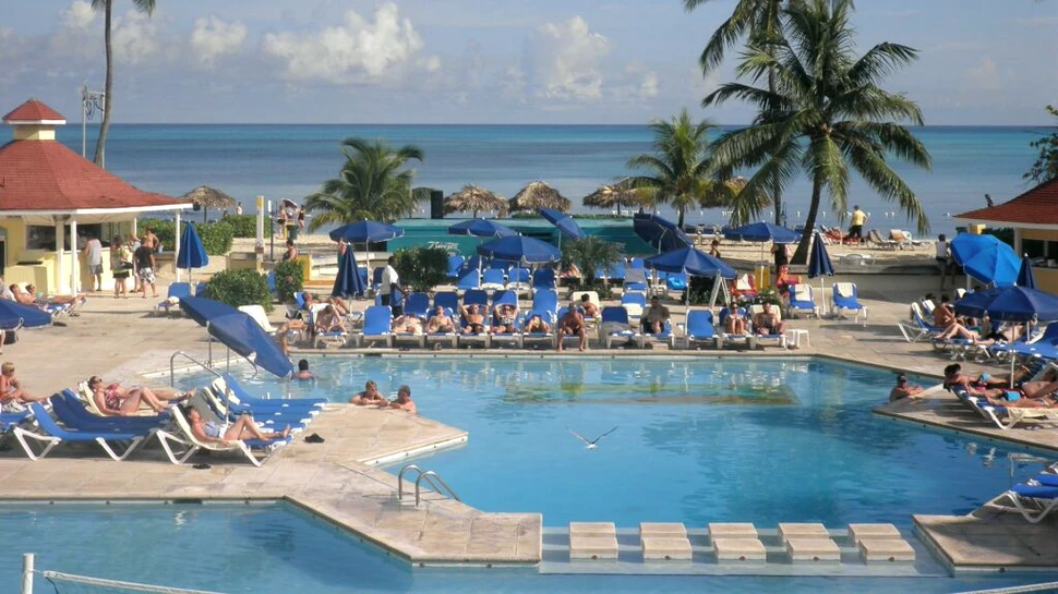 Trei persoane au murit din cauze necunoscute într-un resort din Bahamas