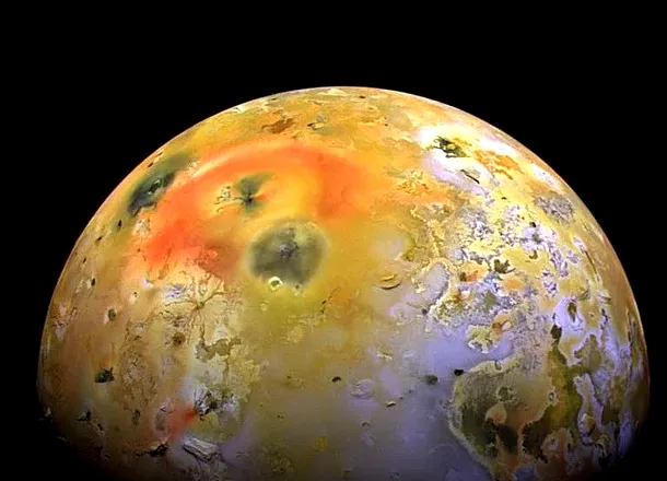 Sonda Juno de la NASA a surprins un lac de lavă ce ar putea înghiți orașe întregi pe unul dintre sateliții lui Jupiter