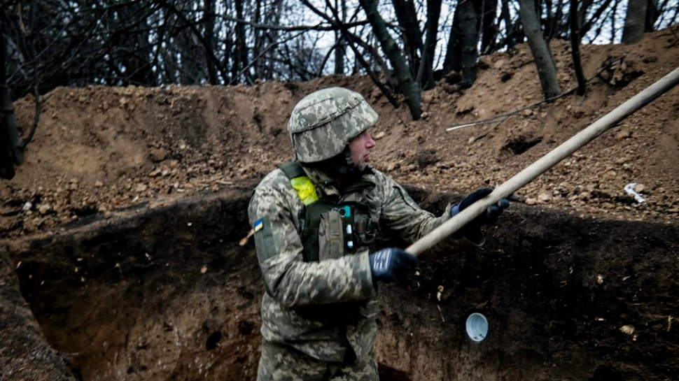 Rușii sapă tranșee ca în Primul Război Mondial în Herson