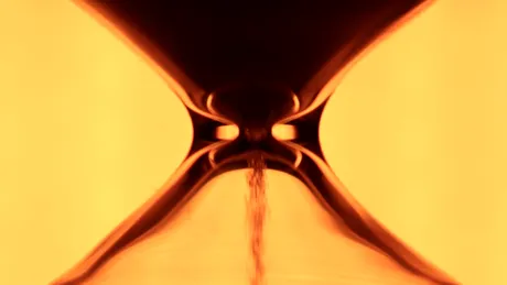 Razele cosmice au transformat nisipul antic într-o mașină a timpului