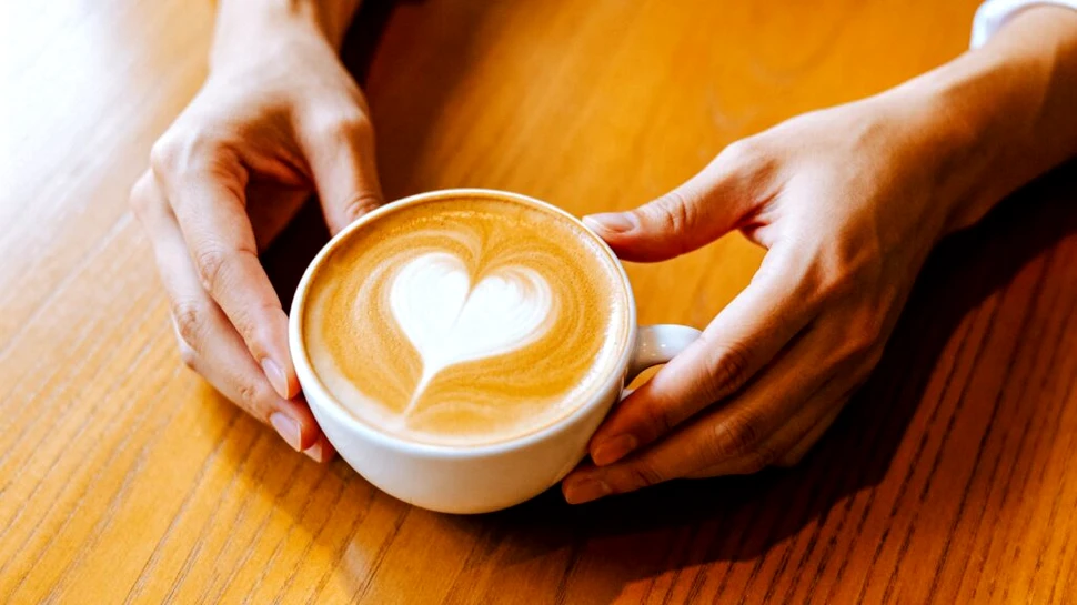 Doar două sau trei cești de cafea sau ceai pe zi ar putea reduce riscul de demență