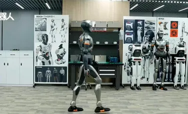 Primul robot care merge ca un om a fost construit în China