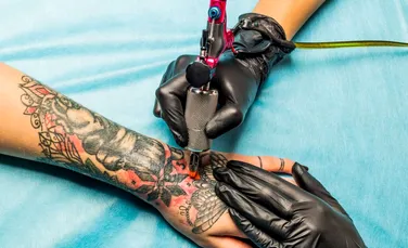 Tușul din tatuaje nu este atât de sigur pe cât se credea, descoperă o analiză îngrijorătoare