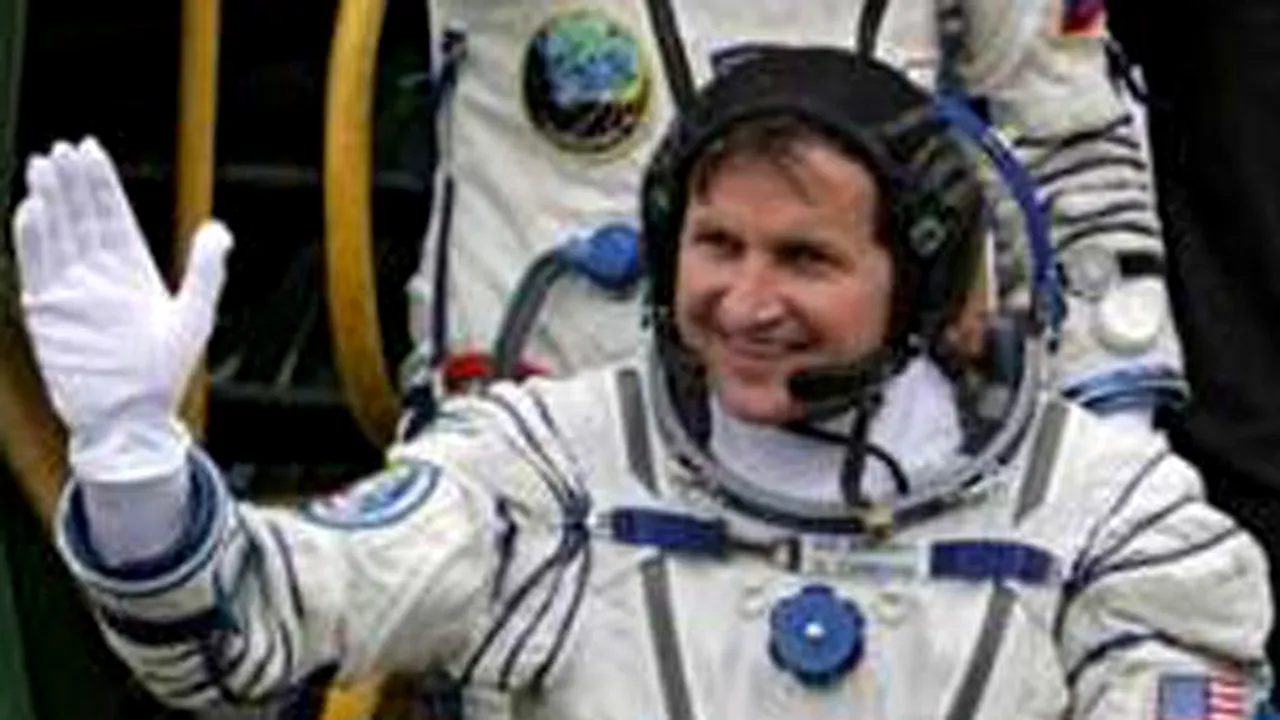 1-astronaut 