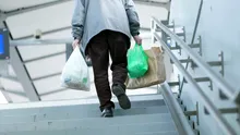 Exercițiile care te ajută în viața de zi cu zi: căratul cumpărăturilor sau joaca cu copiii