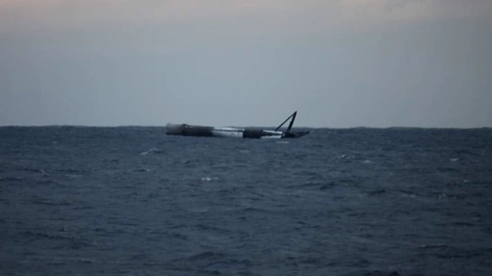 Un nou succes pentru SpaceX: o rachetă a companiei a rămas întreagă după ce a aterizat la viteze extrem de mari