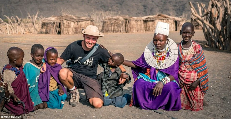 Românul care a descoperit trei triburi din Tanzania. A primit carne de maimuţă la masă. ”Sălbaticii” i-au dat marijuana şi l-au învăţat să vâneze cu săgeţi otrăvite – IMAGINI spectaculoase