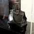 Geanta vândută cu 7 milioane de lire sterline. Când gențile, rochiile și accesoriile ajung să concureze cu un Picasso