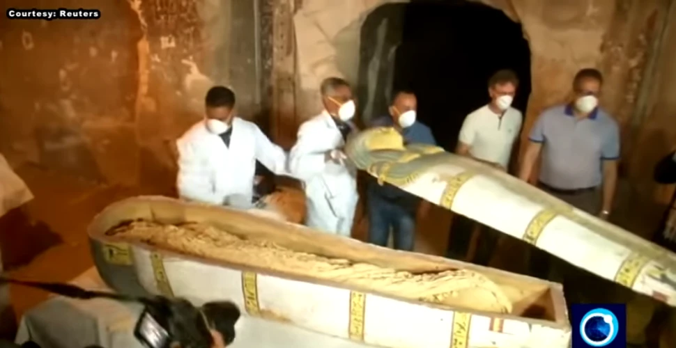 Premieră în arheologia modernă: un sarcofag găsit în Luxor a fost deschis în direct, în faţa presei internaţionale – VIDEO