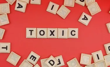 Cuvintele care ne rănesc fără să ne dăm seama. Ce spune știința despre limbajul toxic din viața de zi cu zi