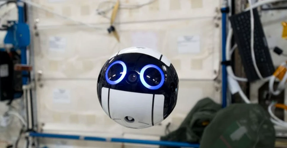 VIDEO. Staţia Spaţială Internaţională are acum un robot extrem de adorabil, care în acelaşi timp se poate dovedi foarte util